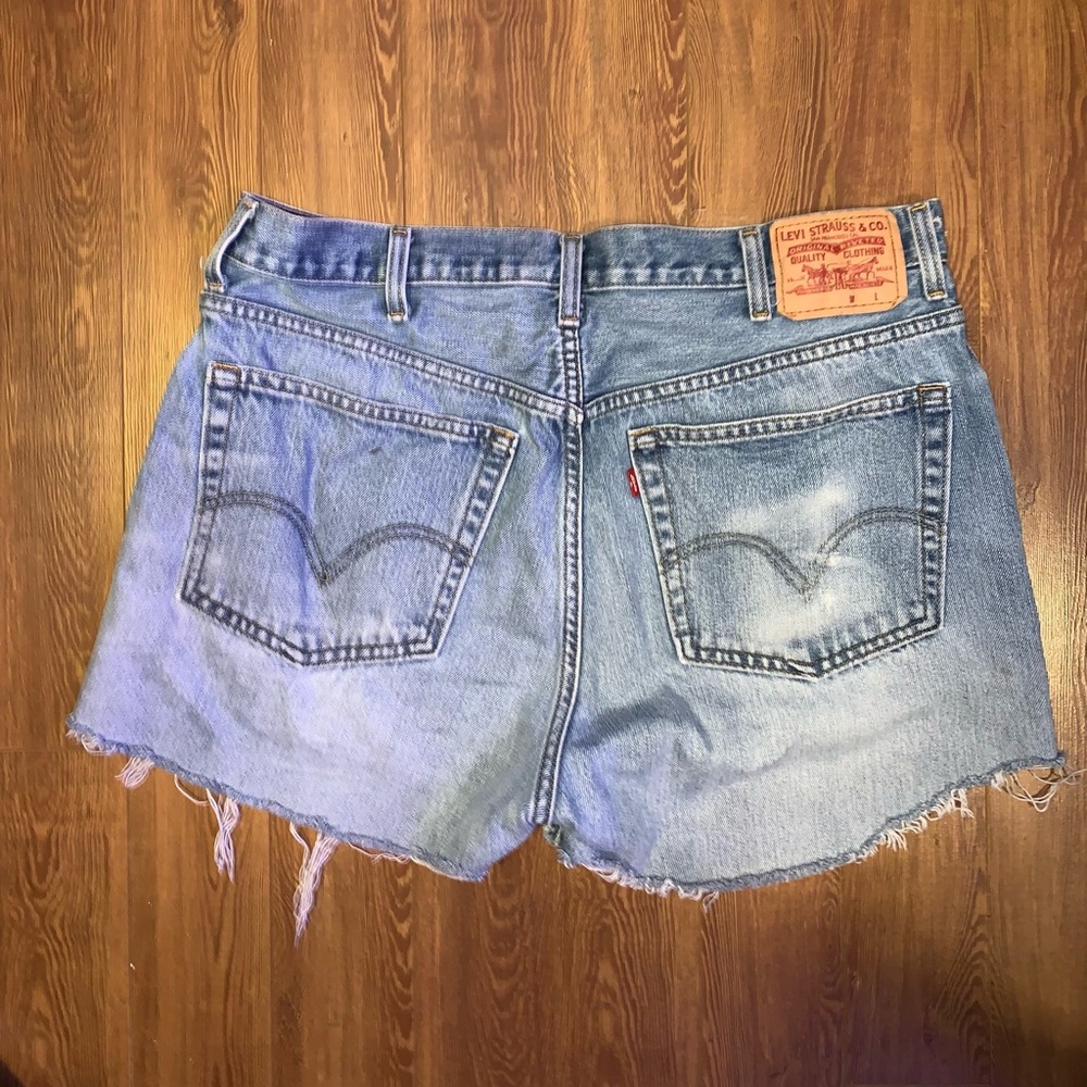 🦋3 for $20🦋 Levi’s Cut Off Jean Shorts- Size 34/ 36